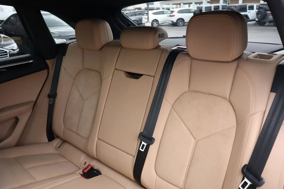 2020 Porsche Macan Turbo - Image 16 of 20