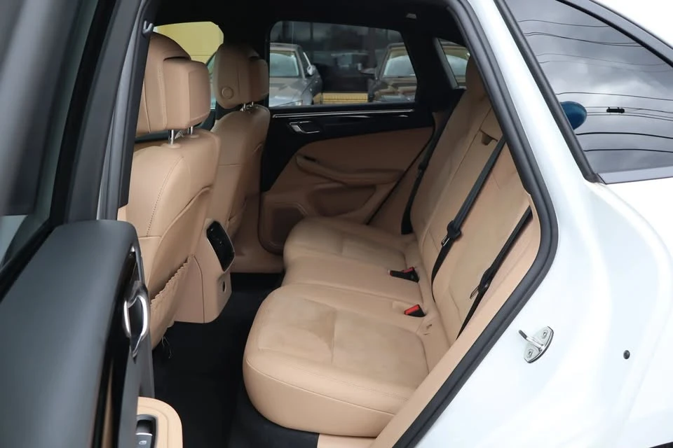 2020 Porsche Macan Turbo - Image 15 of 20