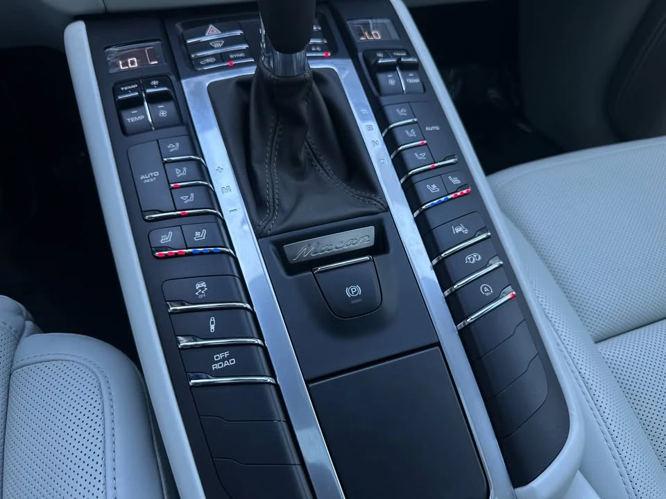 2020 Porsche Macan Turbo - Image 14 of 20