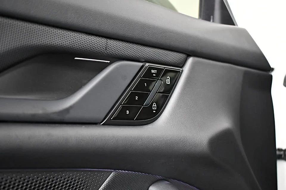 2020 Porsche Taycan - Image 16 of 20