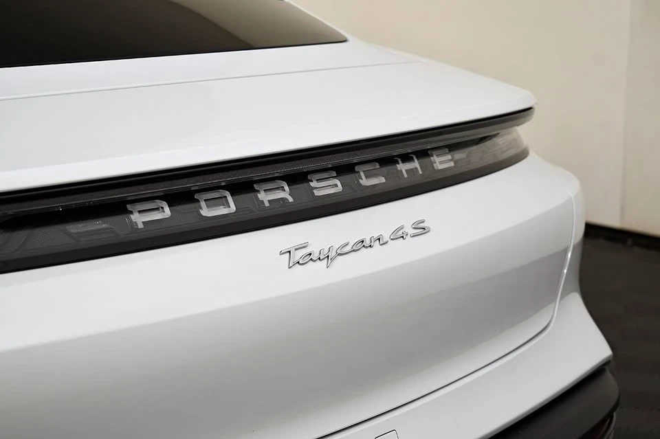 2020 Porsche Taycan - Image 14 of 20