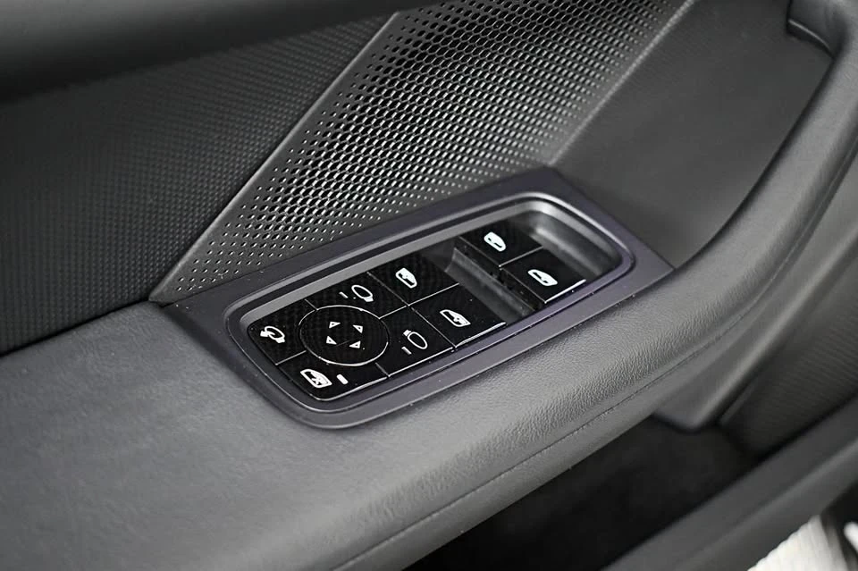2020 Porsche Taycan - Image 17 of 20