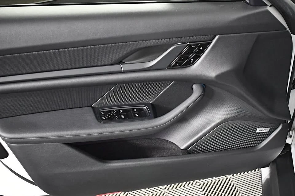 2020 Porsche Taycan - Image 15 of 20