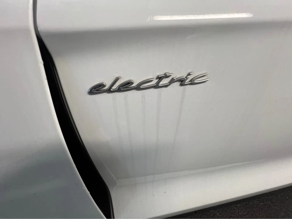 2020 Porsche Taycan - Image 5 of 13
