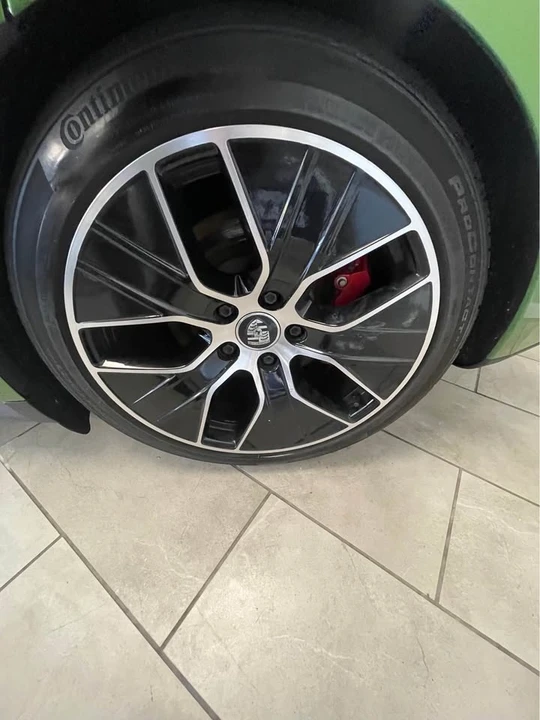 2020 Porsche Taycan 4S - Image 4 of 5