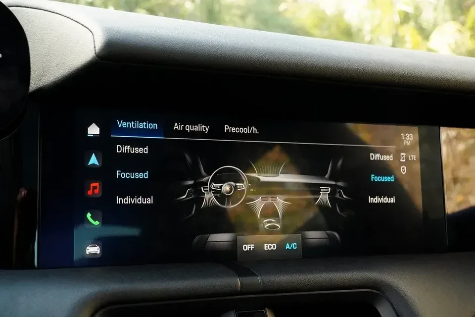 2020 Porsche Taycan 4S - Image 7 of 19