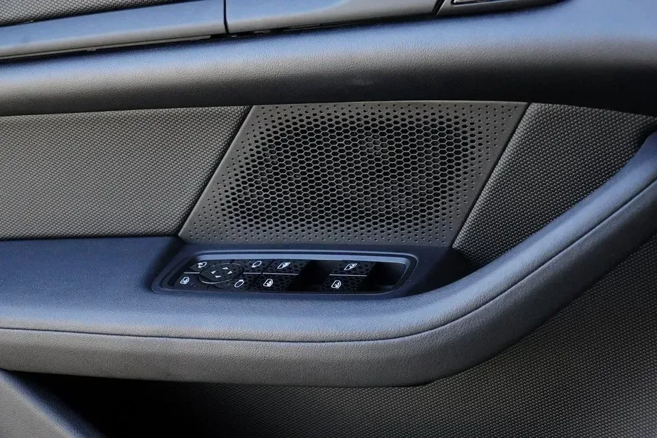 2020 Porsche Taycan 4S - Image 11 of 19