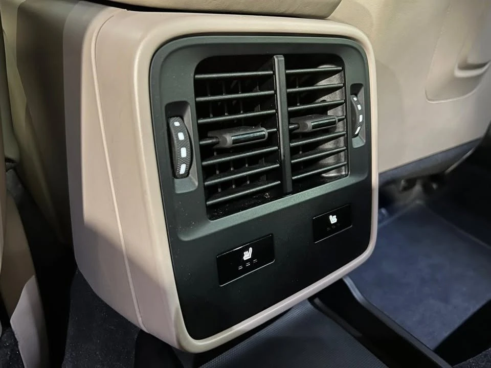 2020 Porsche Taycan 4S - Image 18 of 20