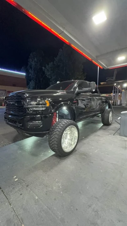 2020 Ram 2500 - Image 2 of 5