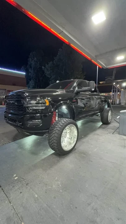 2020 Ram 2500 - Image 2 of 5