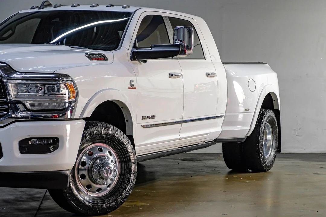 2020 Ram 3500 - Image 10 of 31