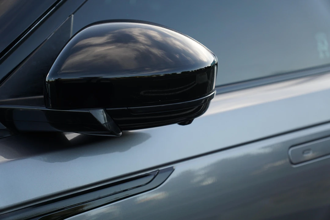 2020 Land Rover Range Rover Velar - Image 27 of 31