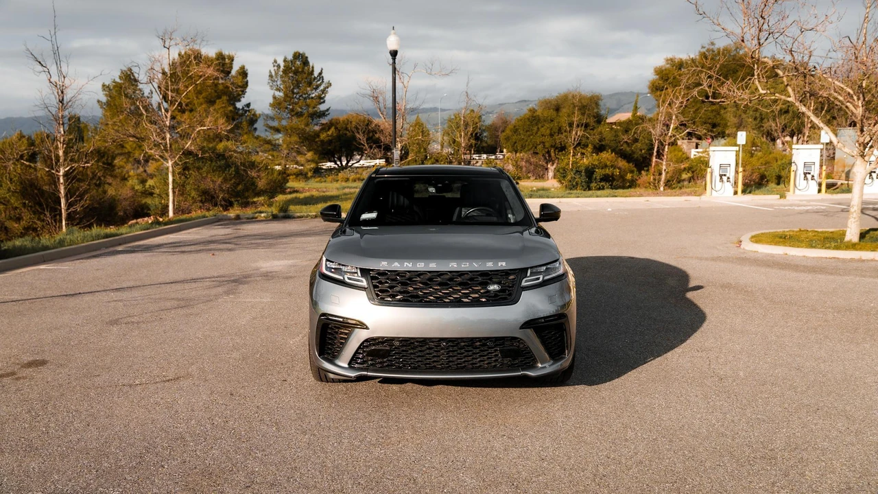 2020 Land Rover Range Rover Velar - Image 11 of 31
