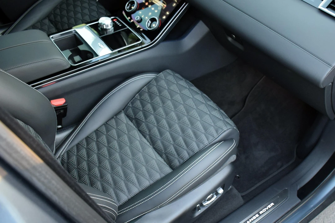 2020 Land Rover Range Rover Velar - Image 28 of 31