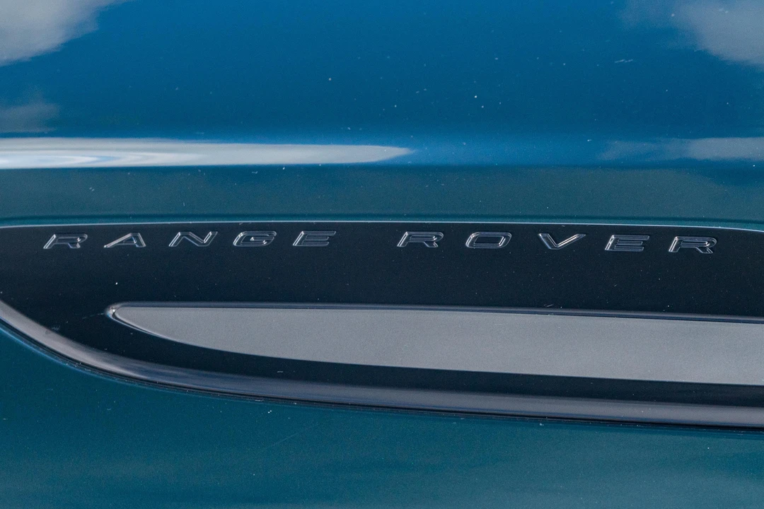 2020 Land Rover Range Rover Velar - Image 16 of 31
