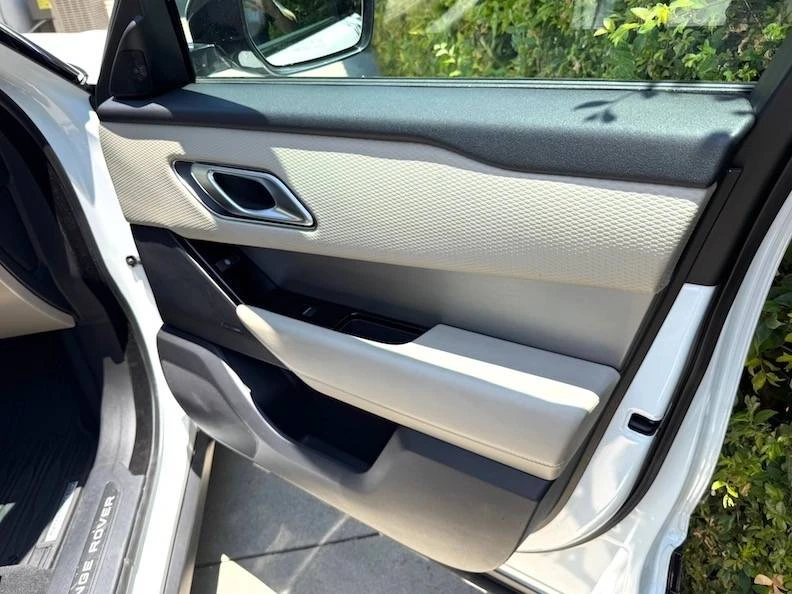 2020 Land Rover Range Rover Velar - Image 12 of 15
