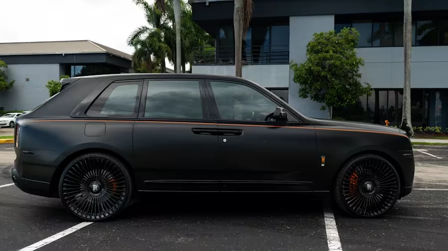 2020 Rolls-Royce Cullinan Black Badge - Image 2 of 31