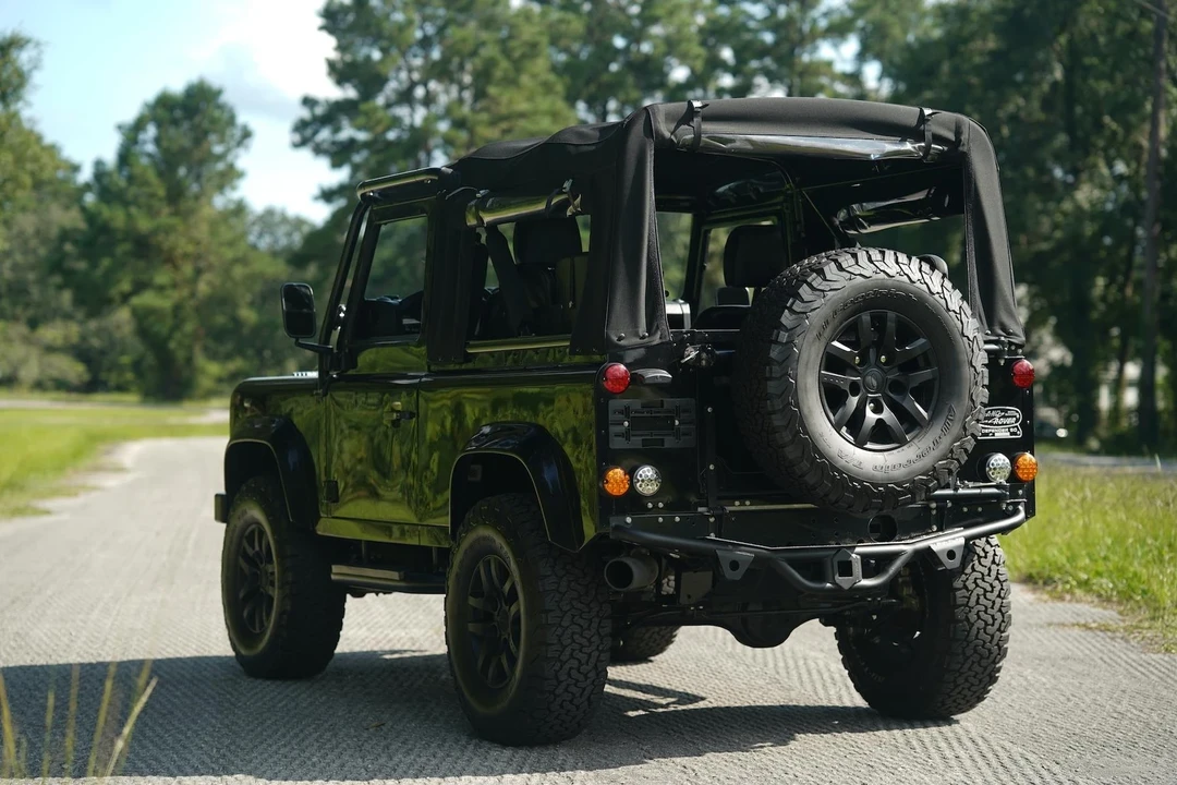 2020 Land Rover Defender 90 - Image 16 of 21
