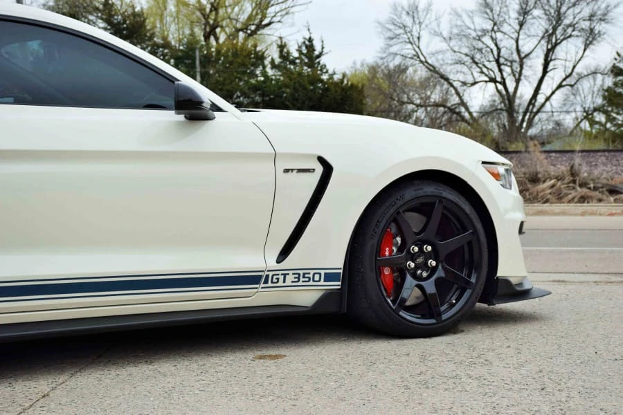 2020 Shelby GT350 - Image 19 of 31