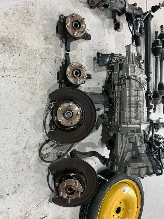 2020 Parts & Memorabilia Gearboxes - Image 5 of 8