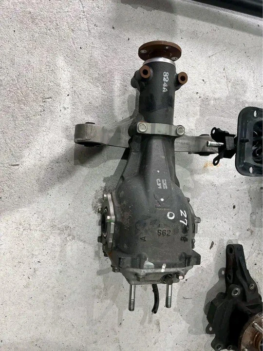 2020 Parts & Memorabilia Gearboxes - Image 4 of 8
