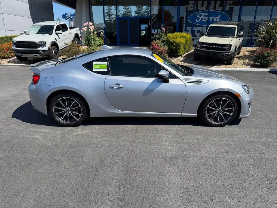 2020 Subaru - Image 4 of 12