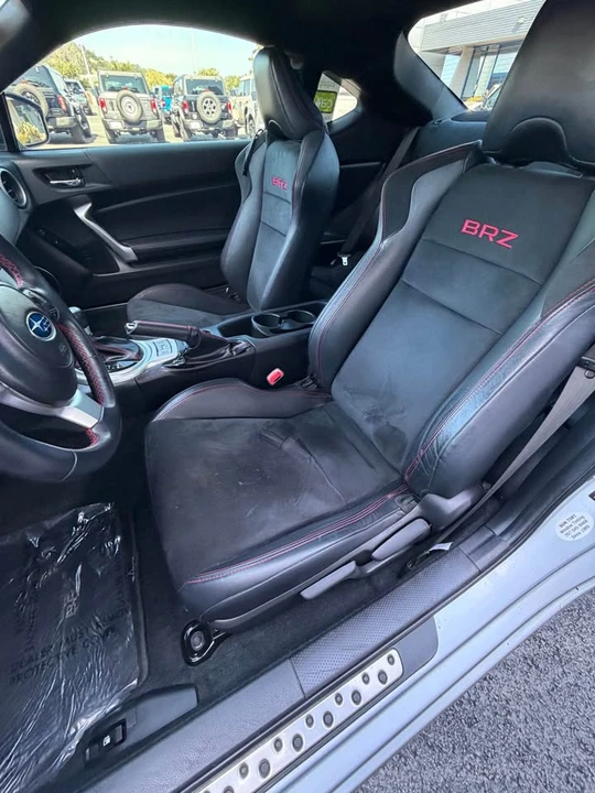 2020 Subaru - Image 9 of 12