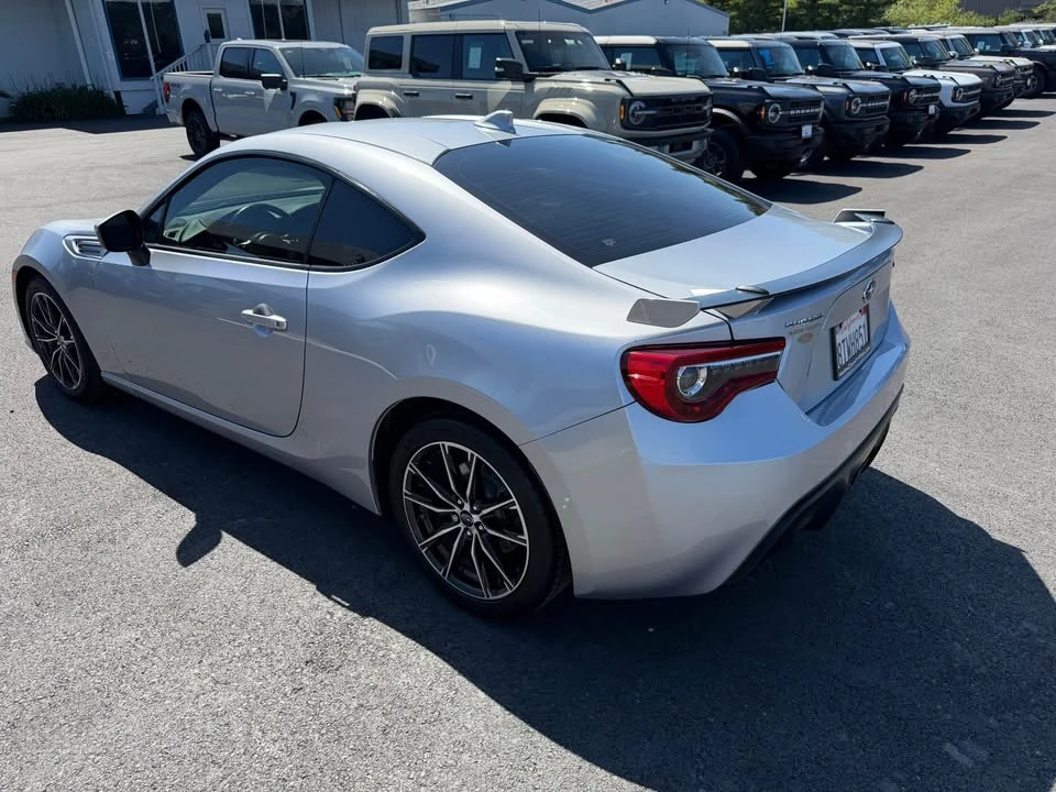 2020 Subaru - Image 7 of 12