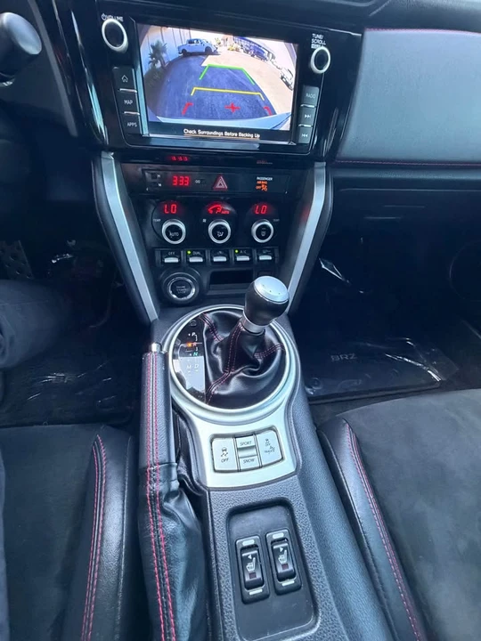 2020 Subaru - Image 10 of 12