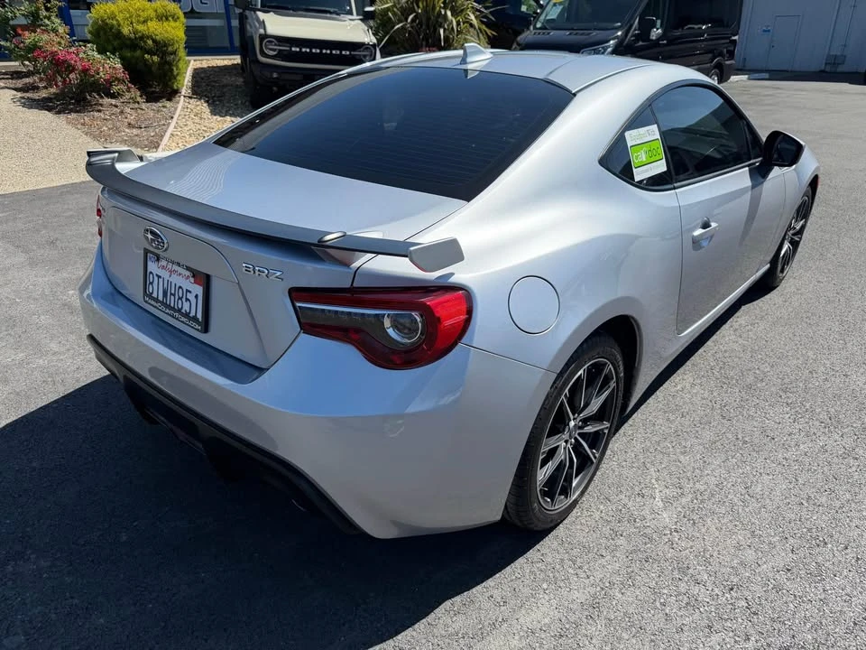 2020 Subaru - Image 5 of 12