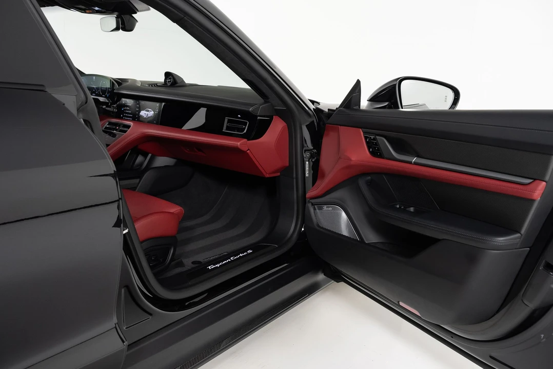 2020 Porsche Taycan Turbo S - Image 25 of 31