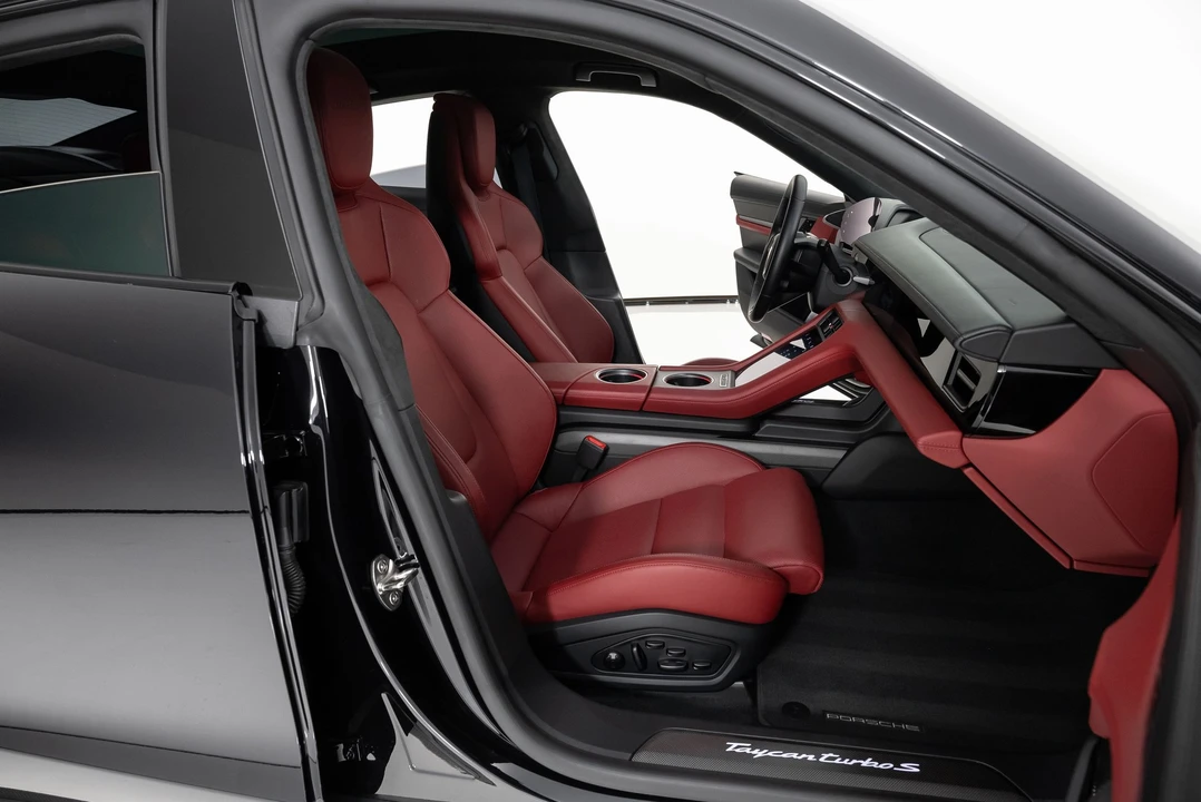 2020 Porsche Taycan Turbo S - Image 26 of 31