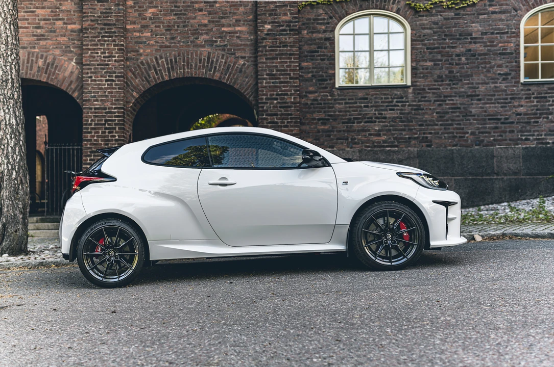 2020 Toyota Yaris - Image 12 of 31