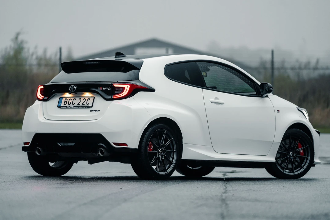 2020 Toyota Yaris - Image 8 of 31