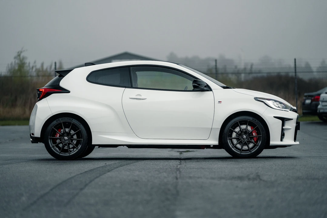 2020 Toyota Yaris - Image 12 of 31