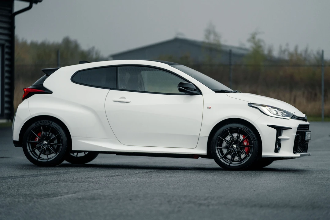 2020 Toyota Yaris - Image 9 of 31