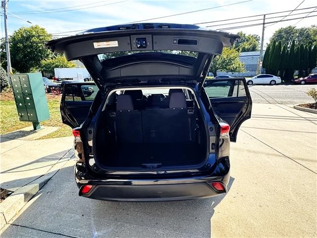 2020 Toyota Highlander - Image 16 of 21