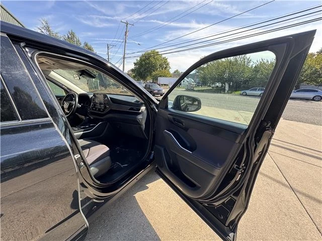 2020 Toyota Highlander - Image 14 of 21