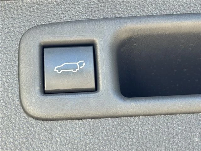 2020 Toyota Highlander - Image 18 of 21