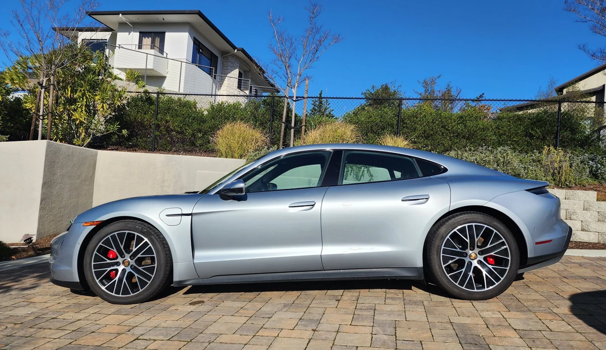 2020 Porsche Taycan 4S - Image 4 of 5
