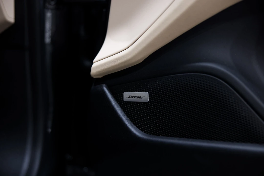 2020 Porsche Taycan 4S - Image 12 of 31