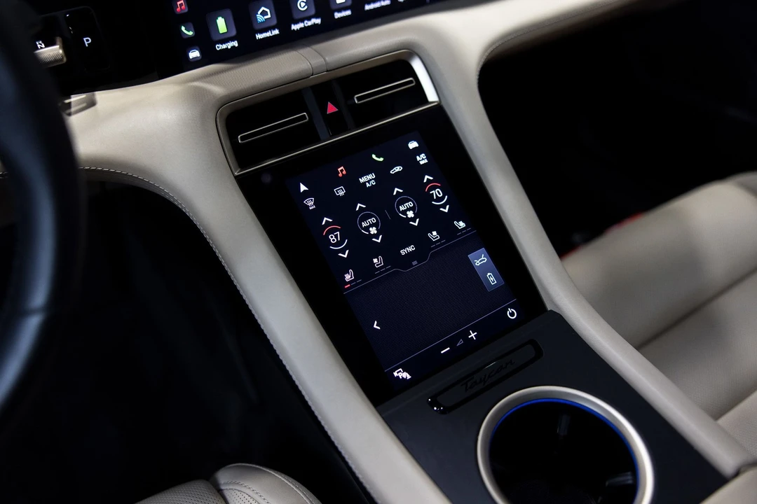 2020 Porsche Taycan 4S - Image 27 of 31