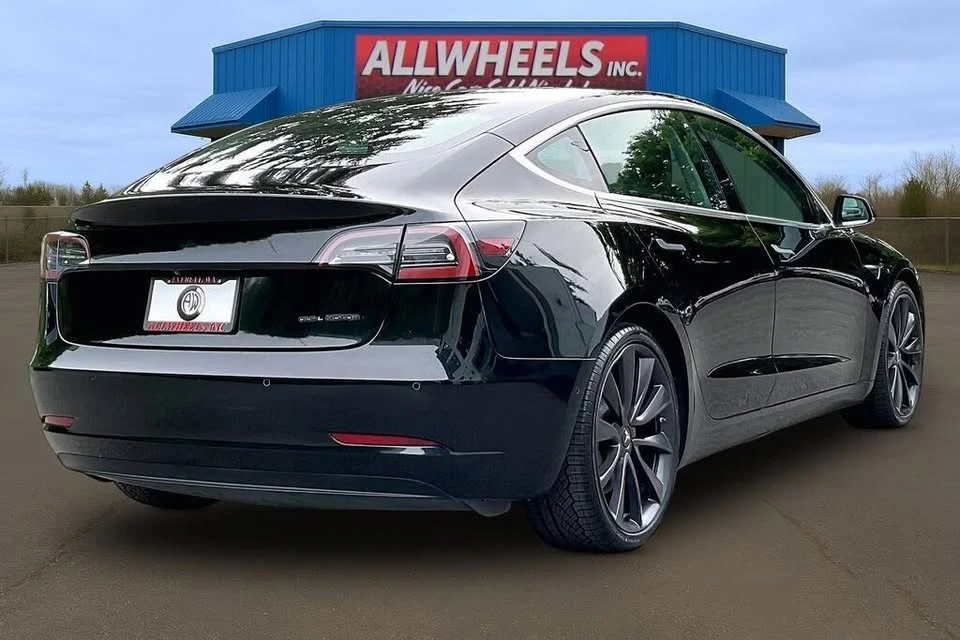 2020 Tesla Model 3 Performance - Image 10 of 21
