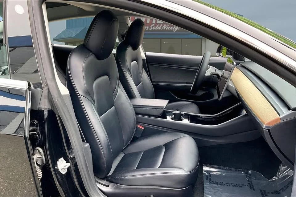 2020 Tesla Model 3 Performance - Image 7 of 21