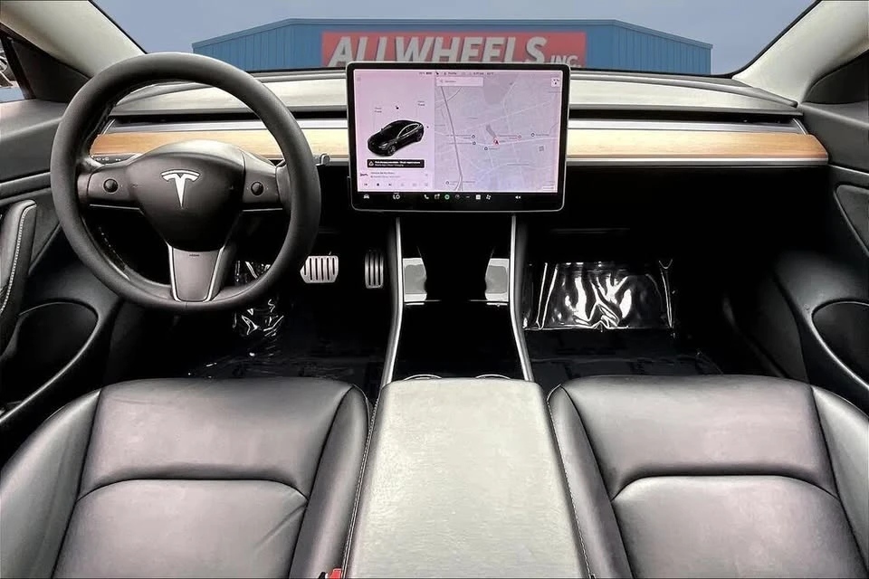 2020 Tesla Model 3 Performance - Image 13 of 21