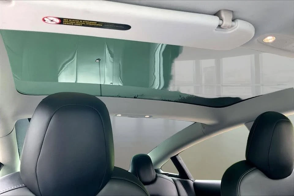 2020 Tesla Model 3 Performance - Image 17 of 21