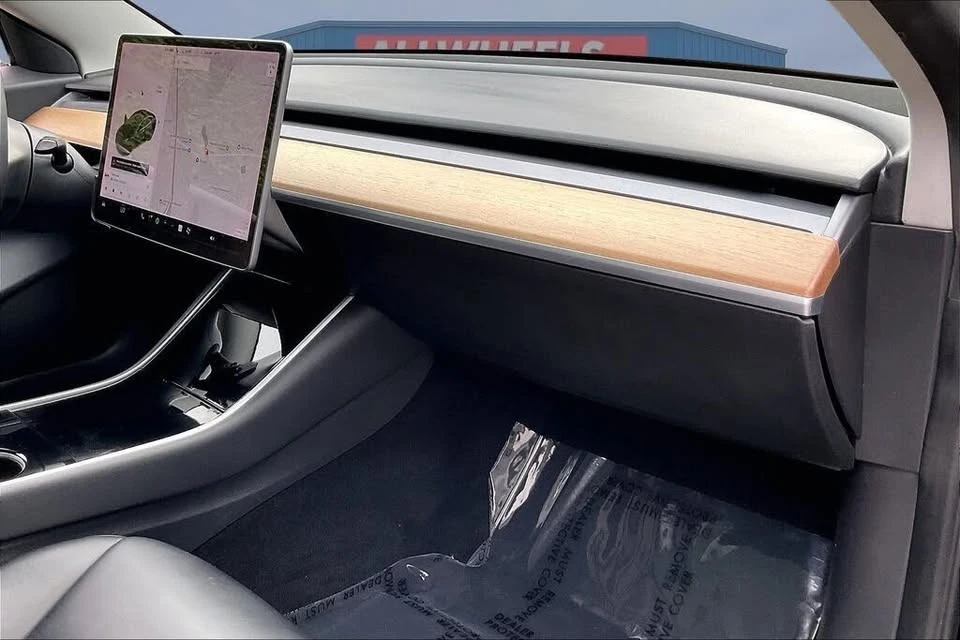 2020 Tesla Model 3 Performance - Image 14 of 21
