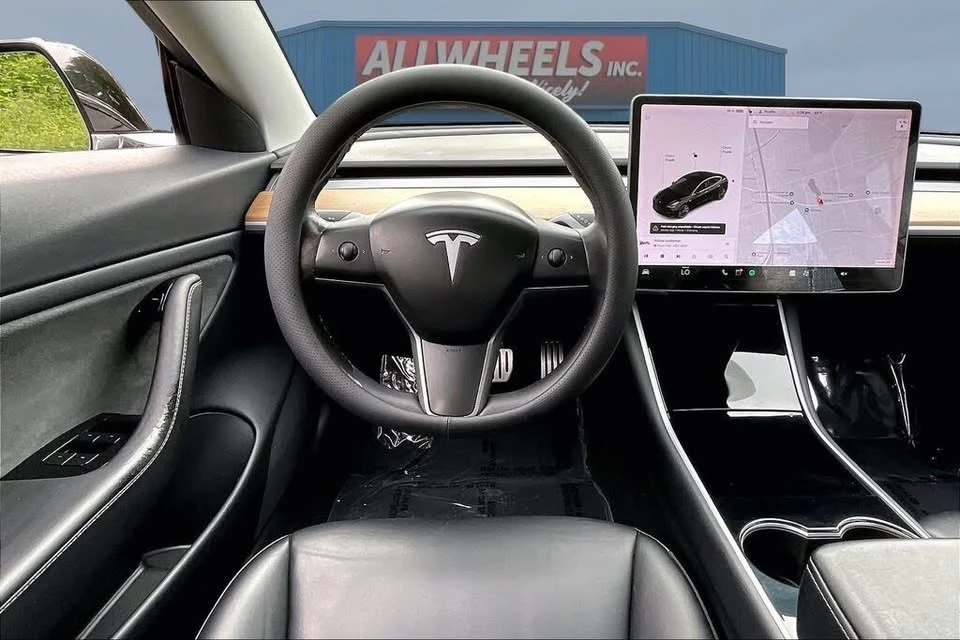 2020 Tesla Model 3 Performance - Image 5 of 21