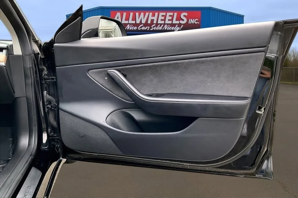 2020 Tesla Model 3 Performance - Image 19 of 21