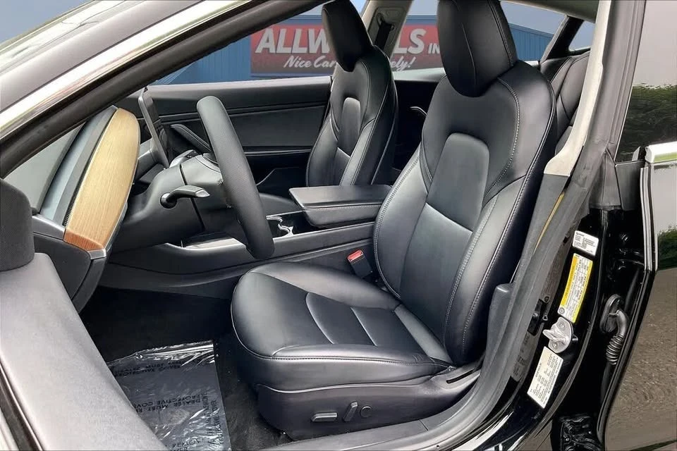 2020 Tesla Model 3 Performance - Image 20 of 21